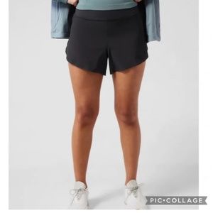 Athleta Run With It 3.5 in short medium
